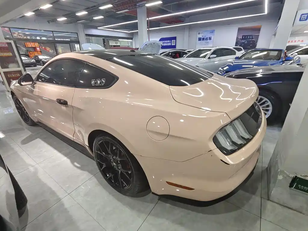 FORD MUSTANG