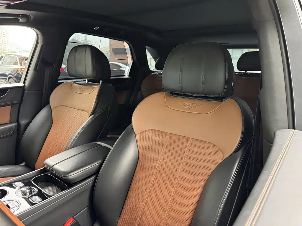 Bentley Bentayga — миниатюра 18
