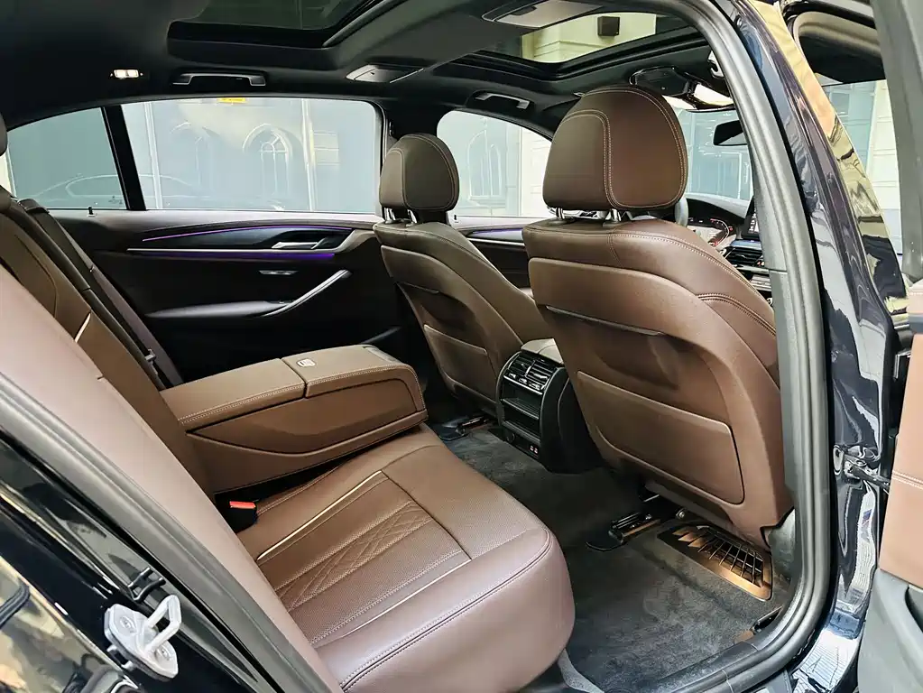 BMW 5 Series — миниатюра 17