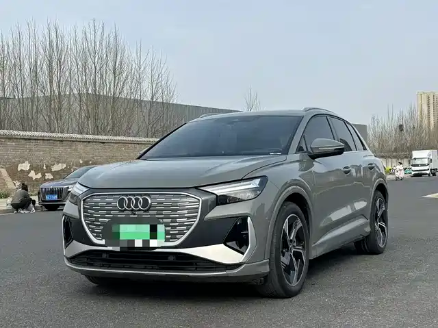 AUDI Q4 E TRON 2024