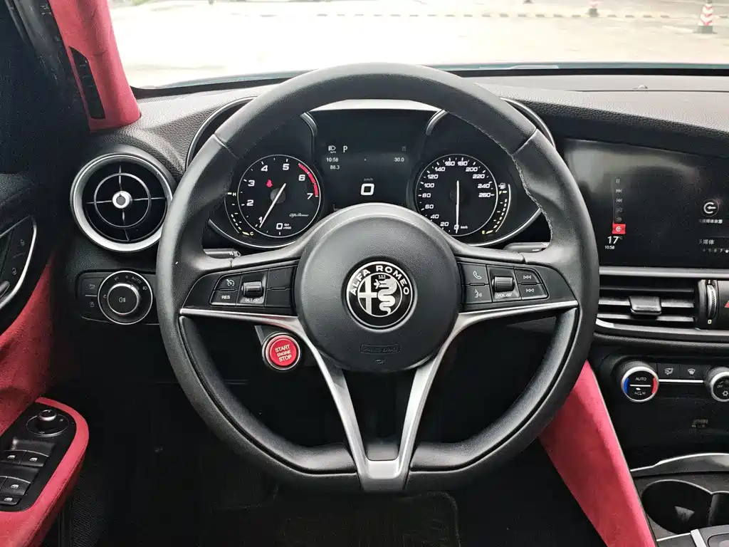 Alfa Romeo Giulia 2017 2.0T 200HP Luxury
