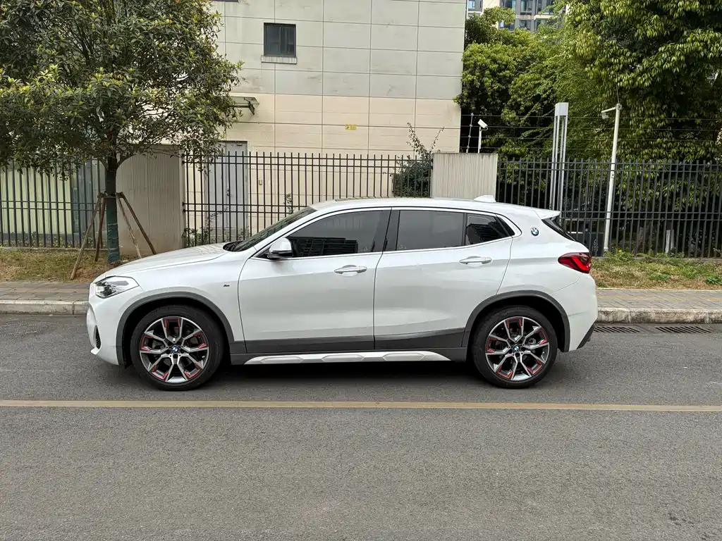 BMW X2 2021 sDrive25i