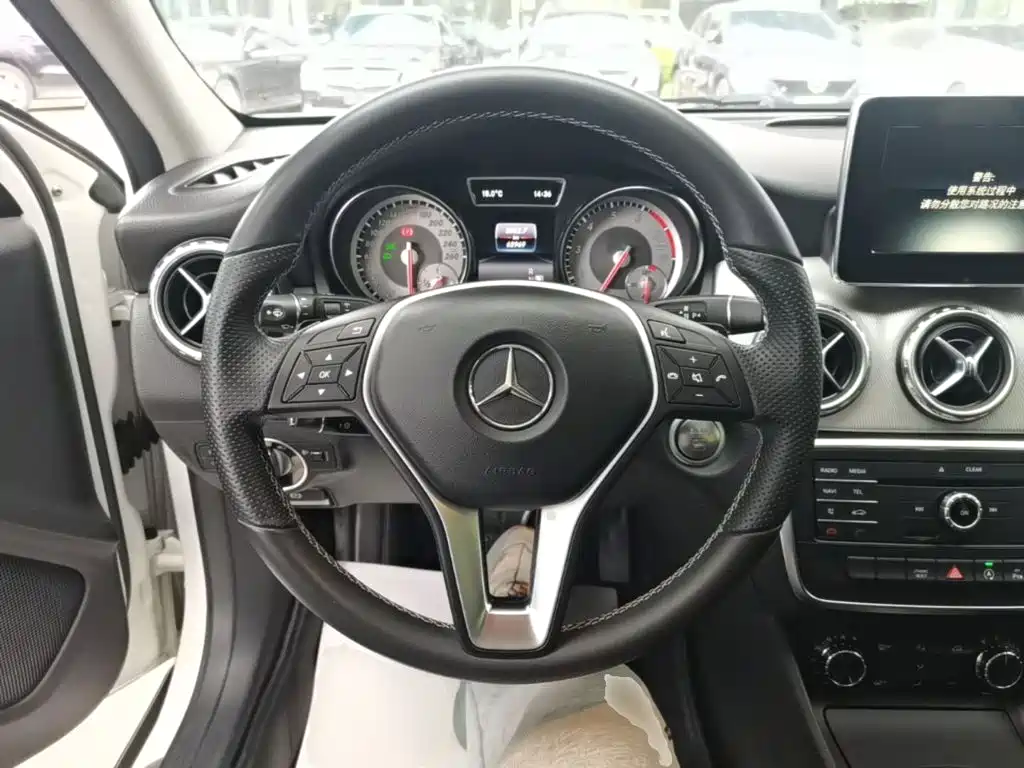Mercedes-Benz GLA — миниатюра 11
