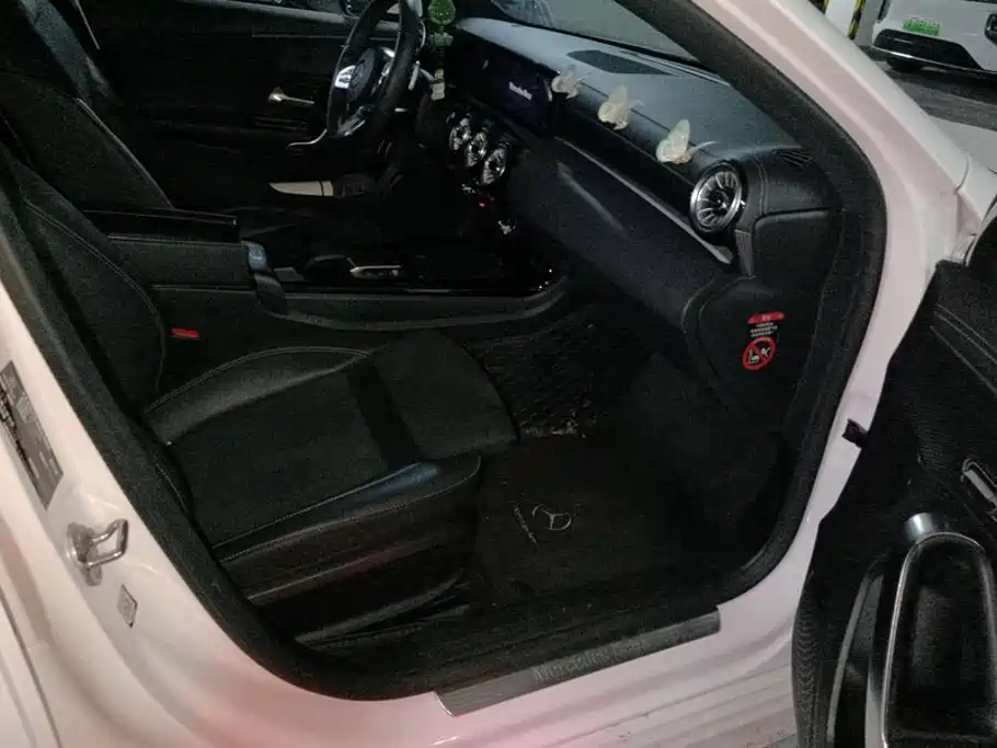 Mercedes-Benz A-Class — миниатюра 8