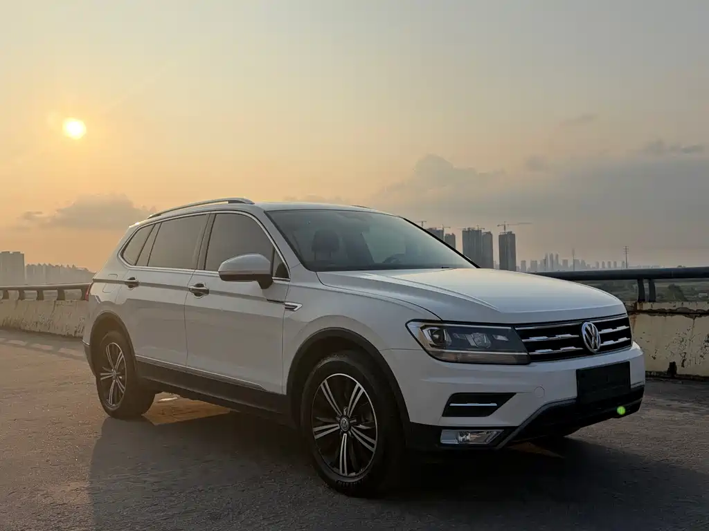 Volkswagen Tiguan L — миниатюра 3