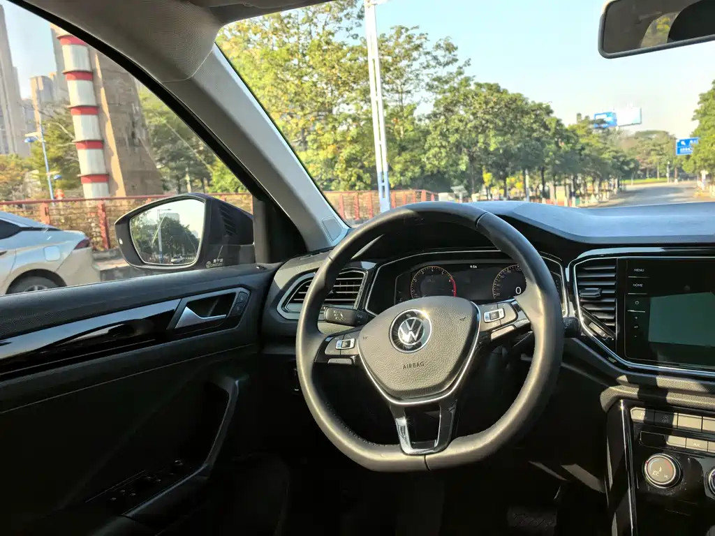 VOLKSWAGEN T ROC EXPLORING SONGS