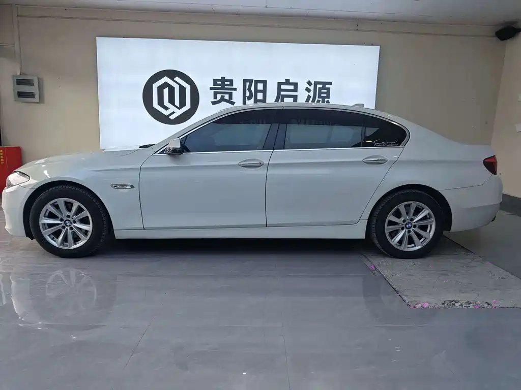 BMW 5 Series — миниатюра 4