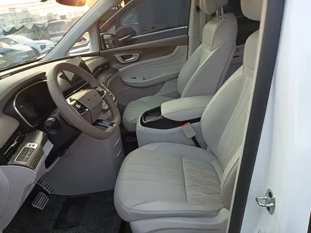Roewe iMAX8 New Energy — миниатюра 15