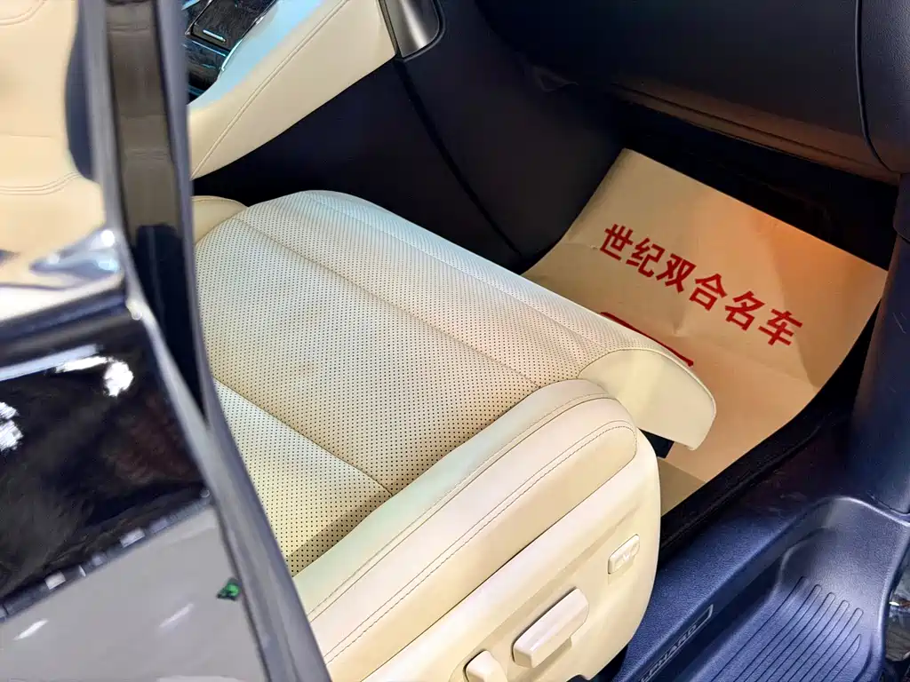 Toyota Alphard — миниатюра 17
