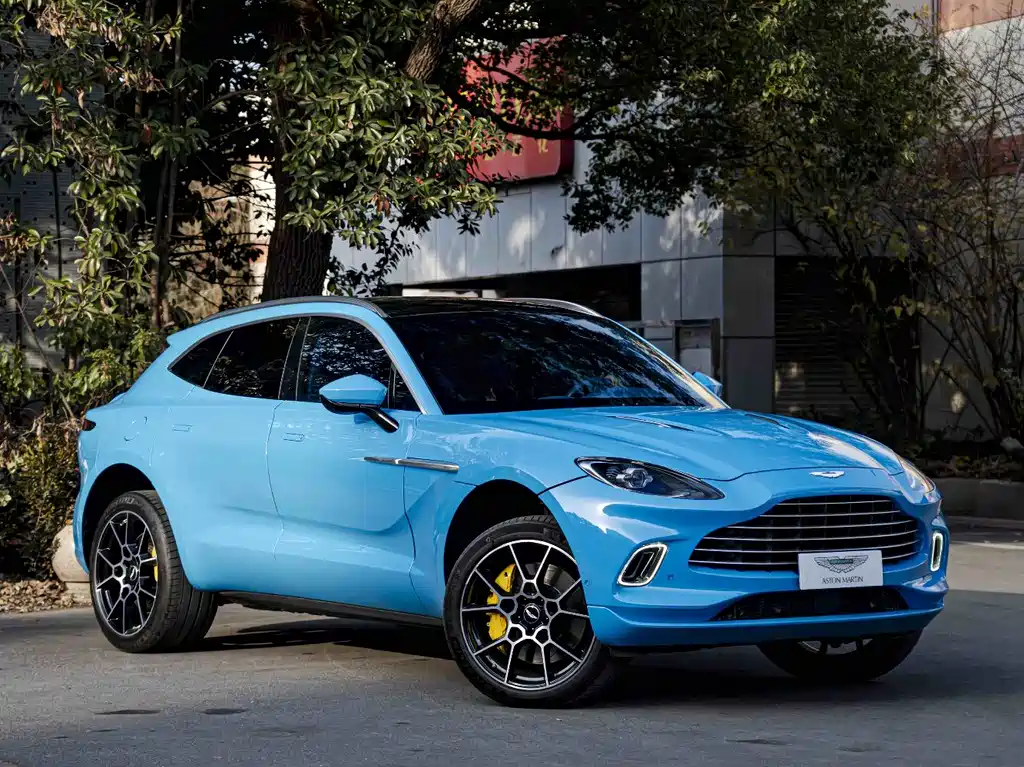 ASTON MARTIN DBX