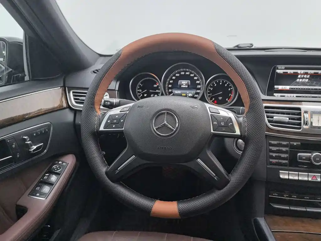 Mercedes-Benz E-Class — миниатюра 11