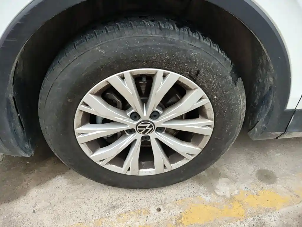 Volkswagen Tiguan L — миниатюра 23