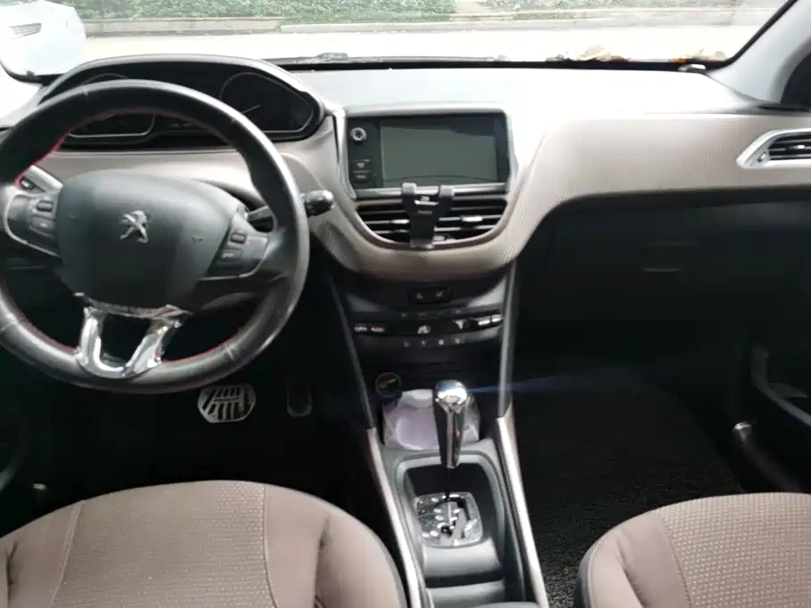 Peugeot 2008 — миниатюра 12