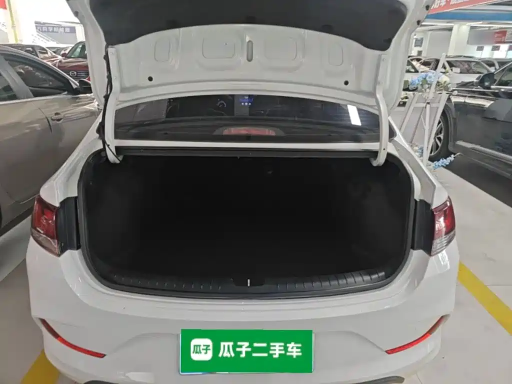 Hyundai Elantra — миниатюра 19