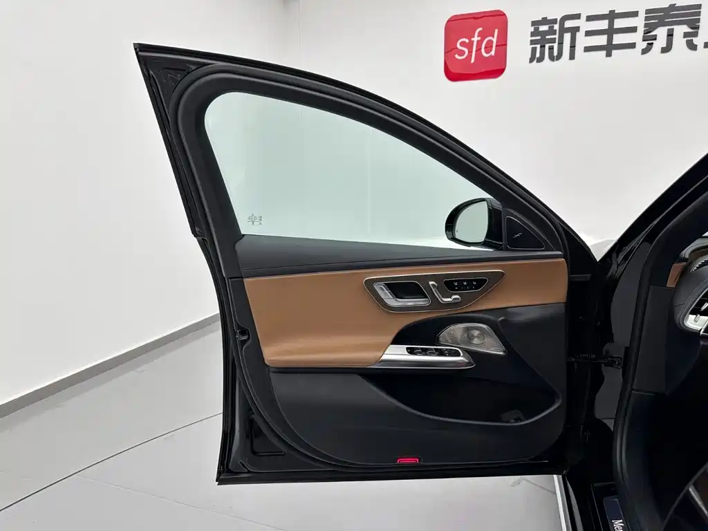 Mercedes-Benz E-Class — миниатюра 8