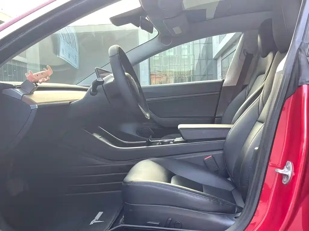 Tesla Model 3 — миниатюра 3