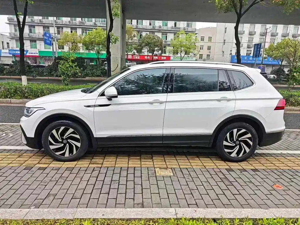 Volkswagen Tiguan L — миниатюра 3