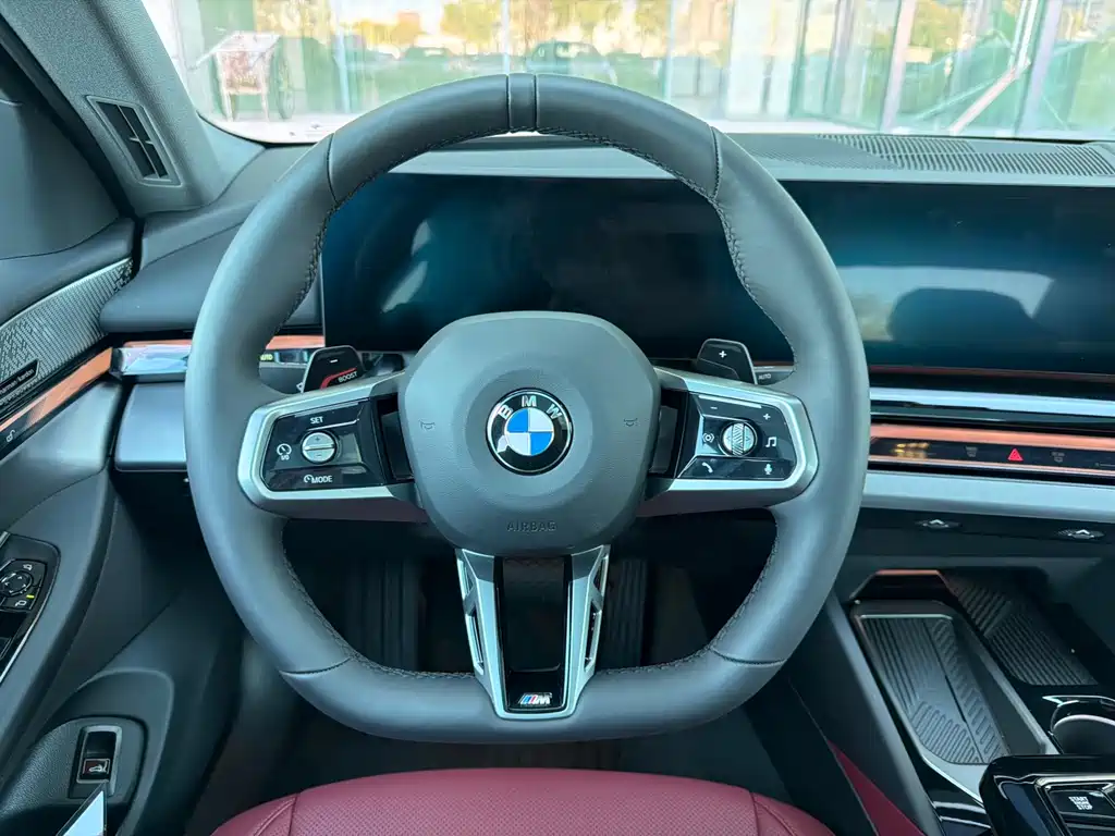 BMW 5 Series — миниатюра 6