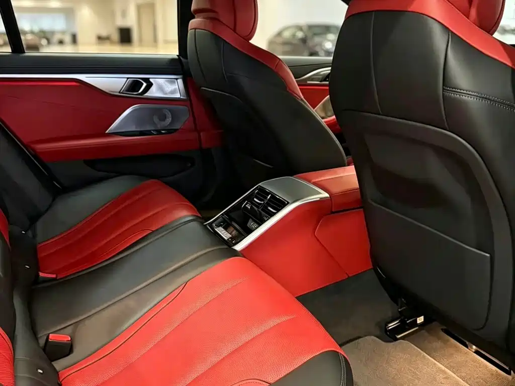 BMW 8 Series — миниатюра 6