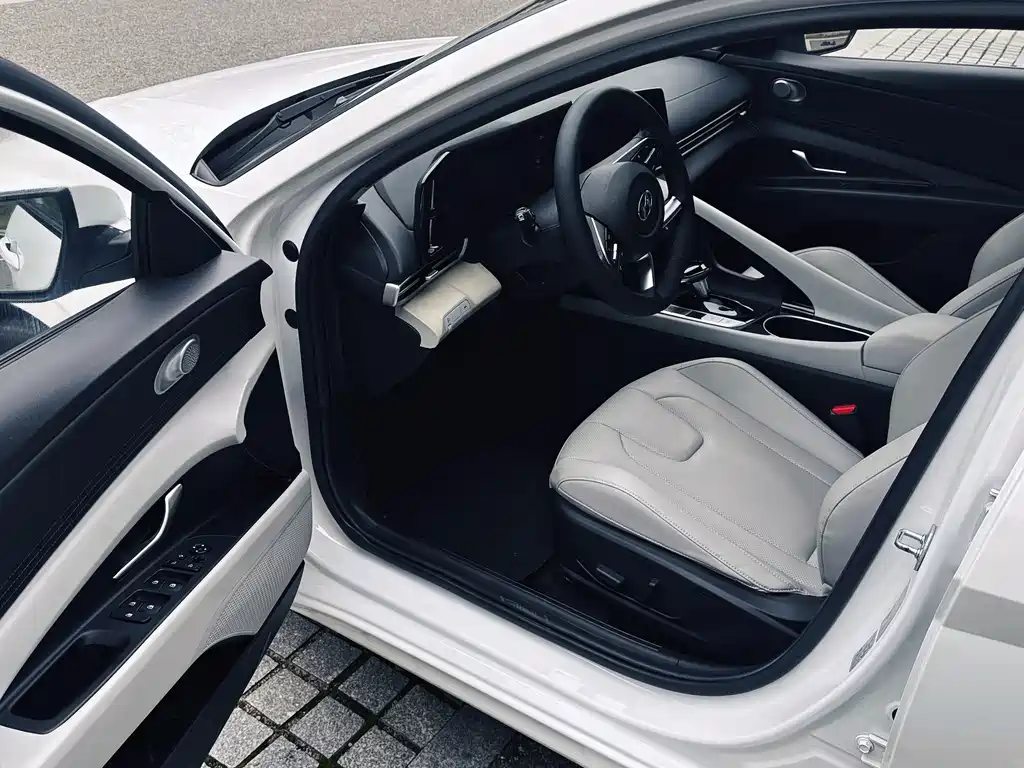 Hyundai Elantra — миниатюра 23