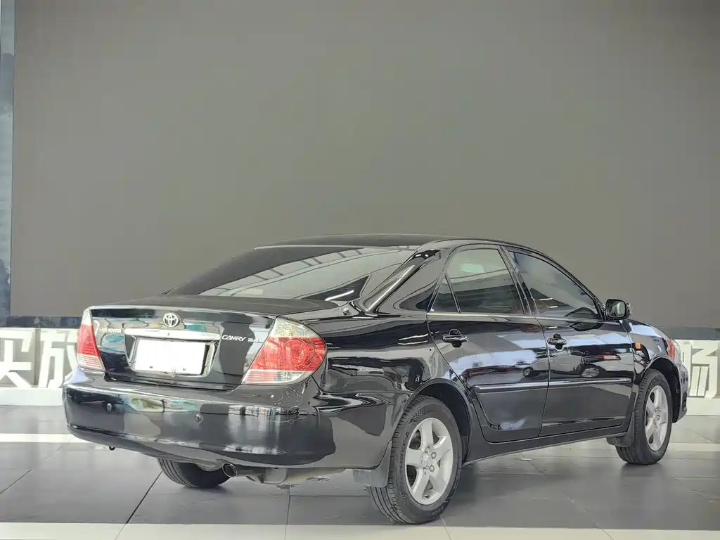 Toyota Camry — миниатюра 4