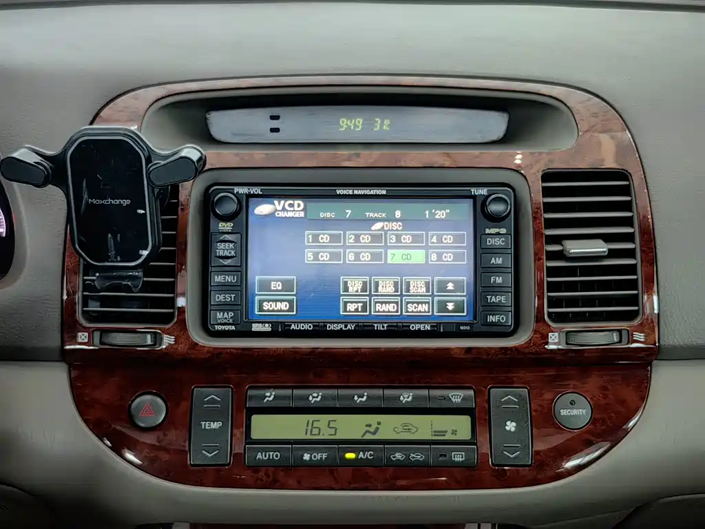 Toyota Camry — миниатюра 16