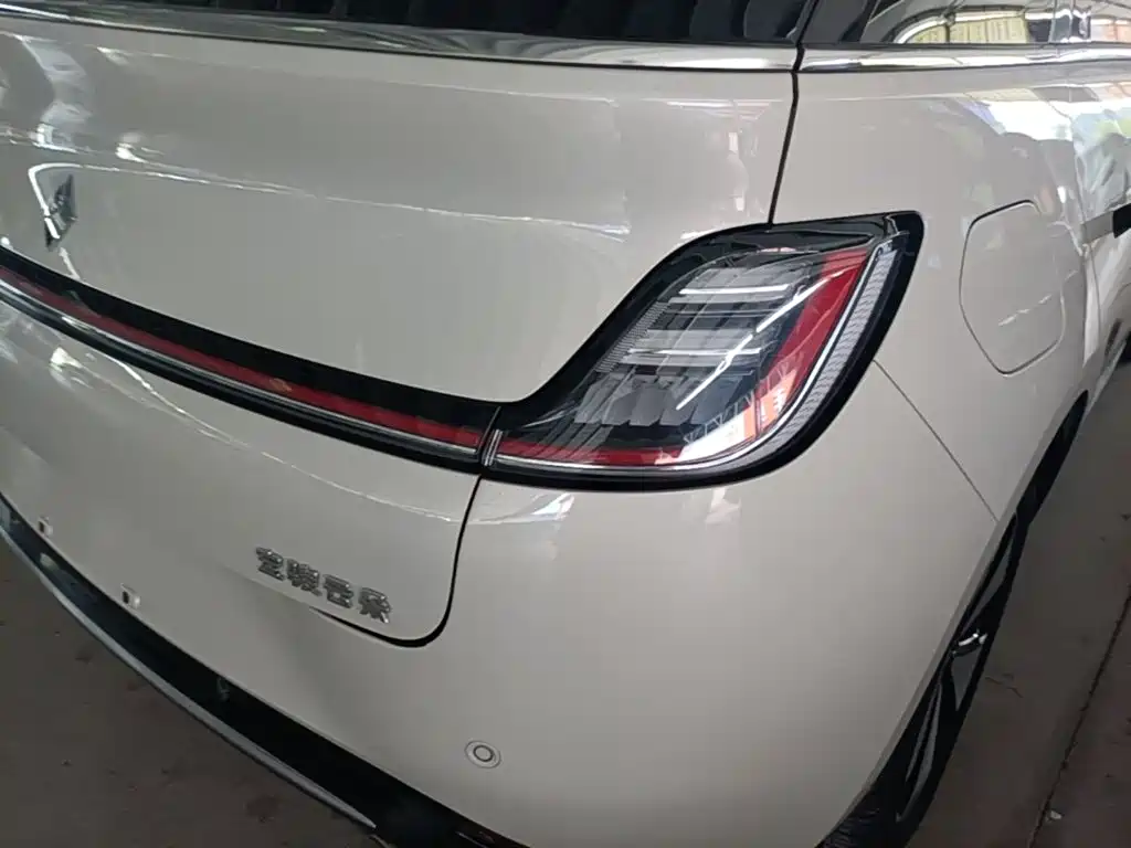 Baojun Yunduo — миниатюра 8