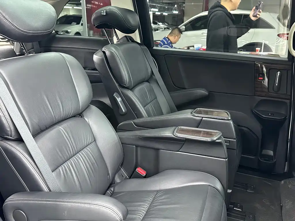Honda Elysion — миниатюра 18