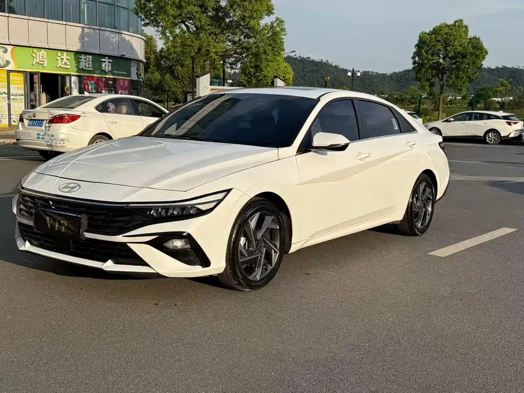 Hyundai Elantra 2024