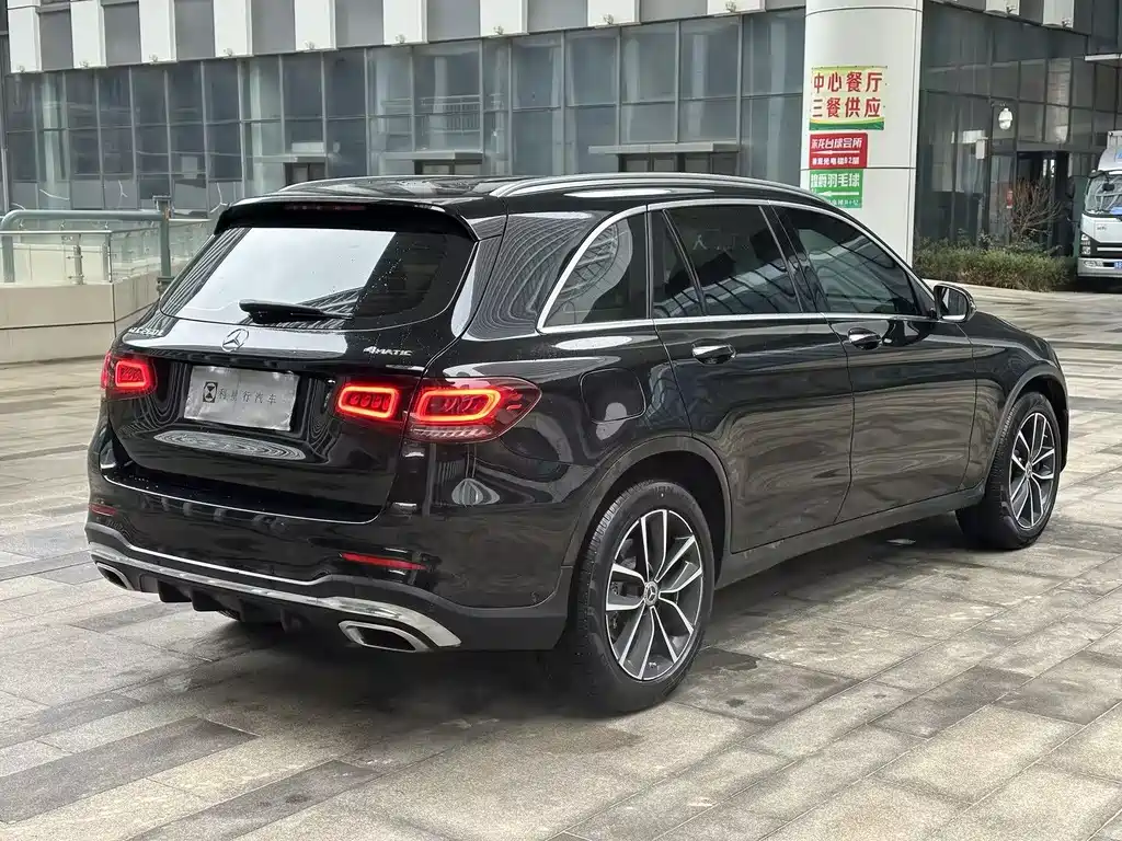 MERCEDES-BENZ GLC