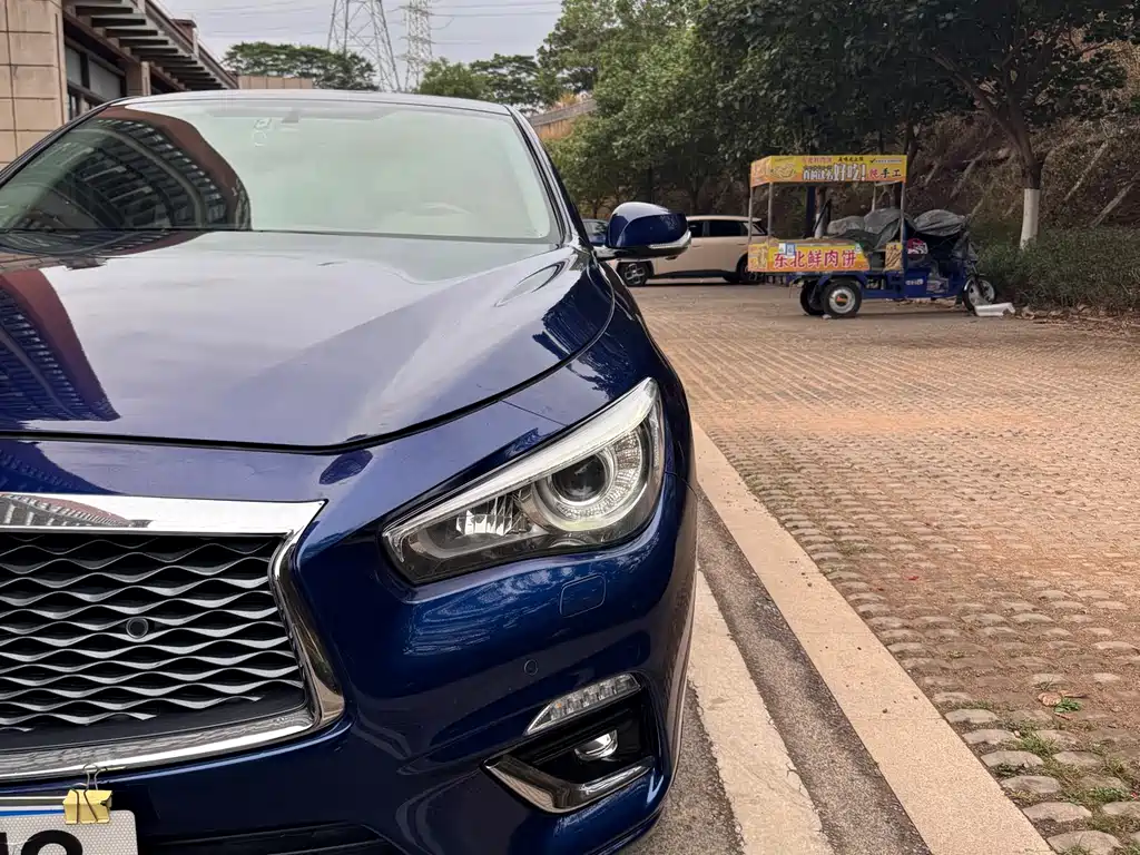 INFINITI Q50L