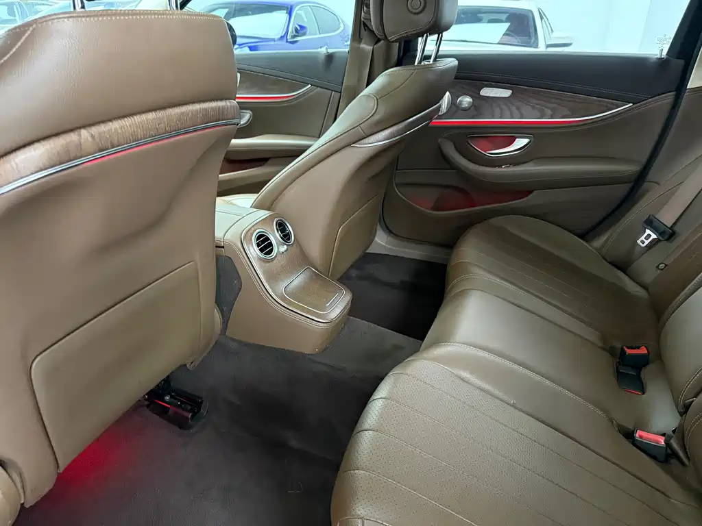 Mercedes-Benz E-Class — миниатюра 9
