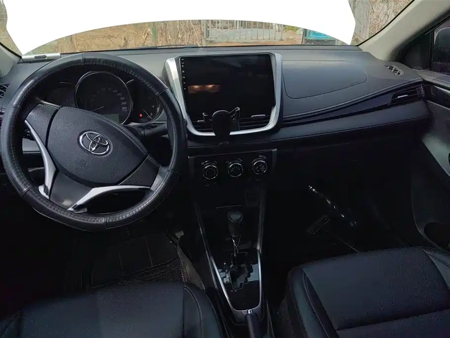 TOYOTA YARIS L TO ENJOY