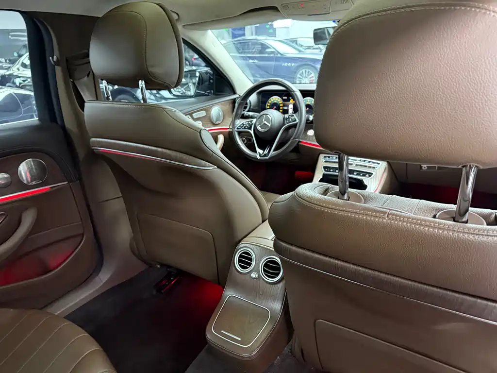 Mercedes-Benz E-Class — миниатюра 15