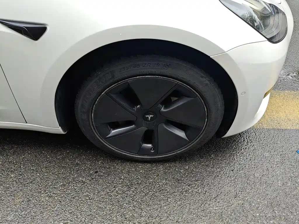 Tesla Model 3 — миниатюра 8