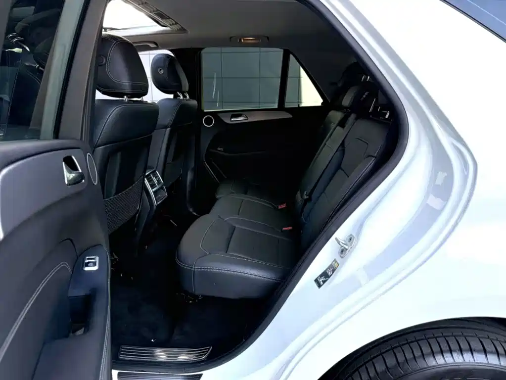Mercedes-Benz M-Class — миниатюра 6