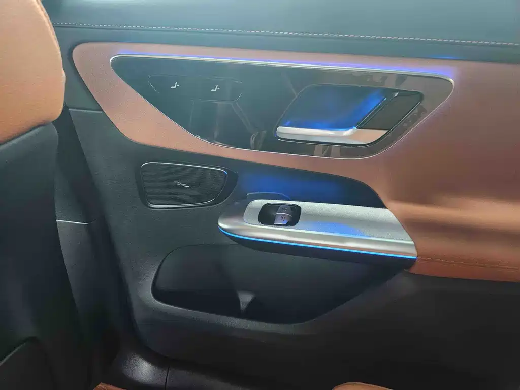 Mercedes-Benz GLC 2023 GLC 300 L 4MATIC 5 мест