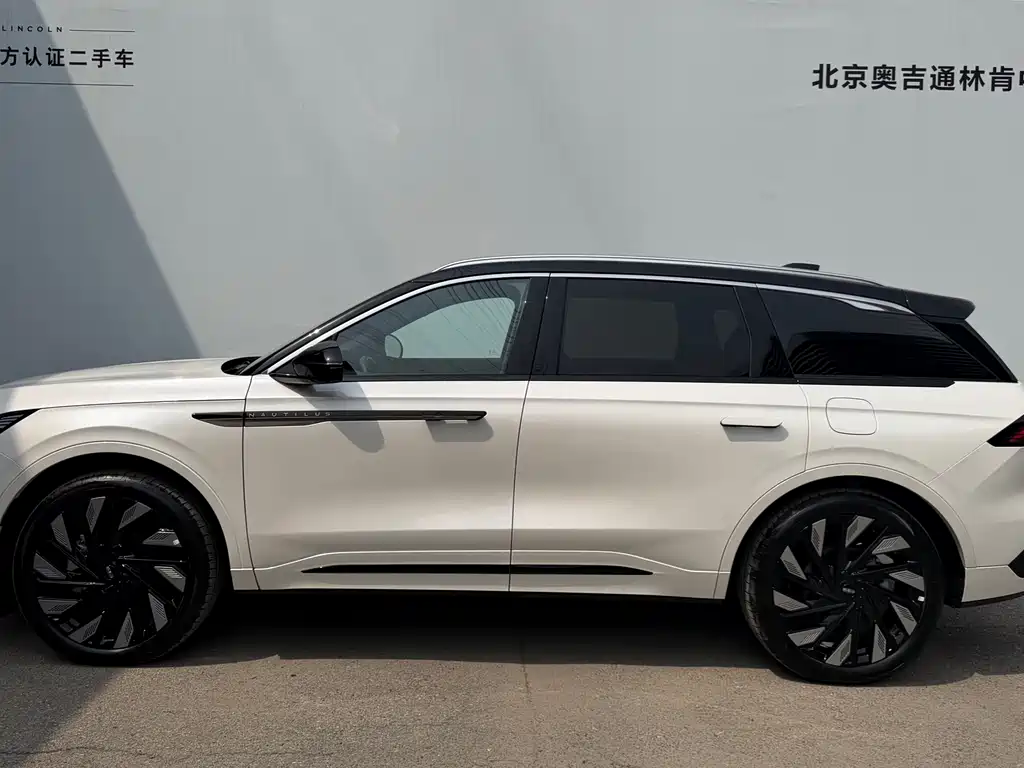 Lincoln Nautilus 2025 2.0T