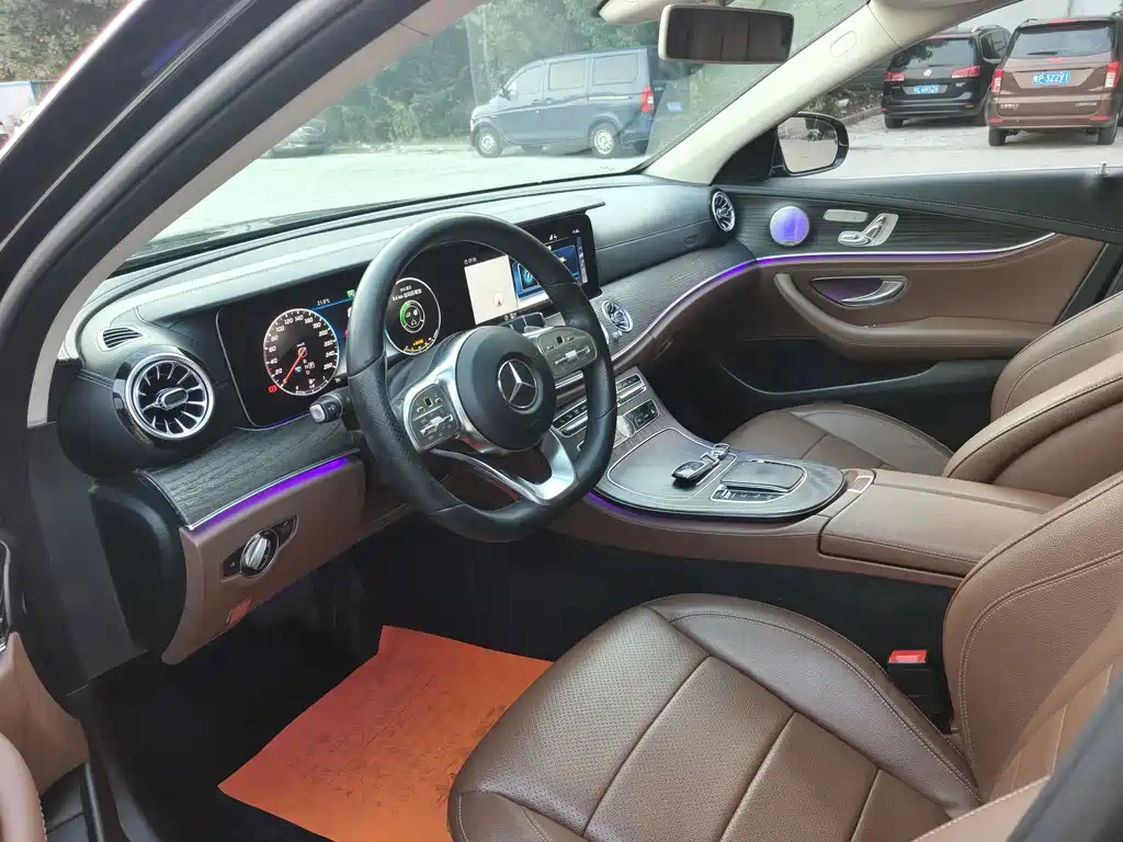 Mercedes-Benz E-Class — миниатюра 7