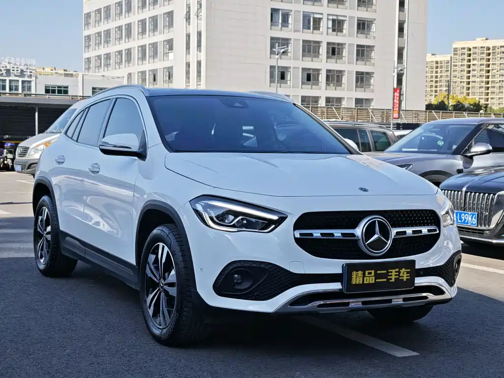 MERCEDES-BENZ GLA