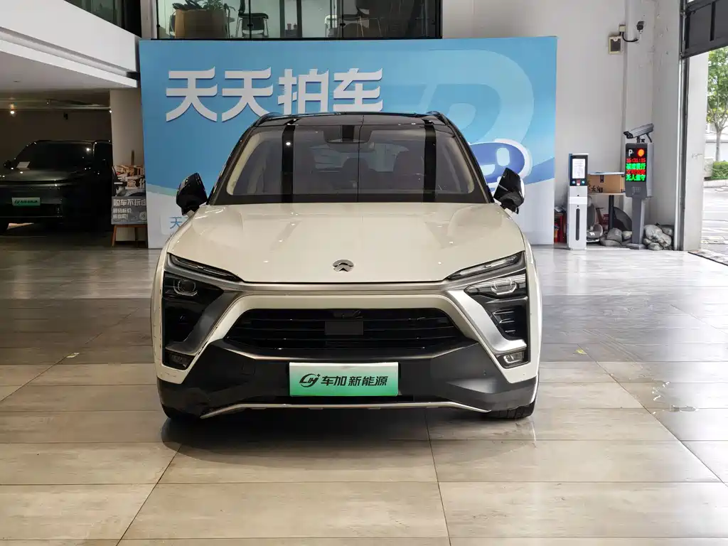 NIO ES8 2018 355KM мест