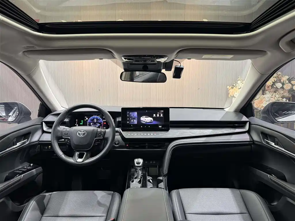 Toyota Camry 2024 Белый из Китая, фото 2