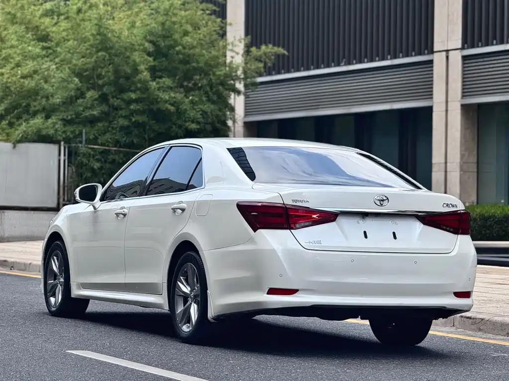 Toyota Crown 2015 2.5L Smart