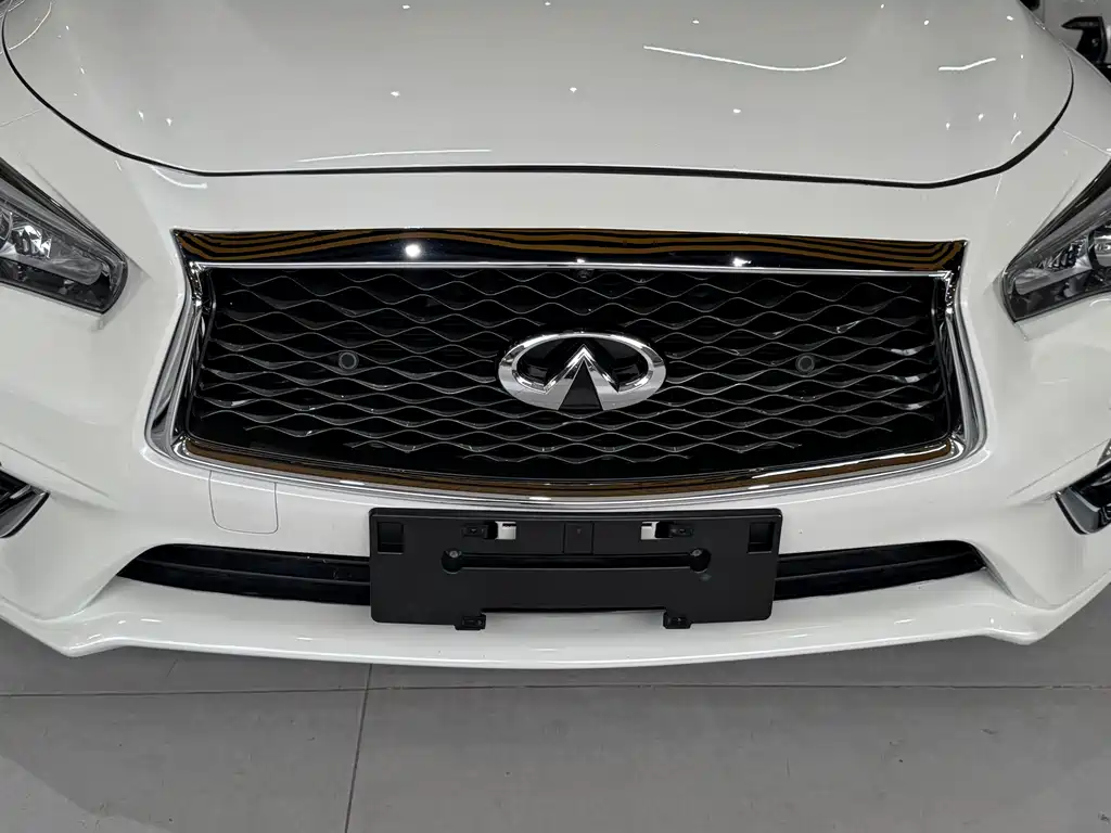 INFINITI Q50L