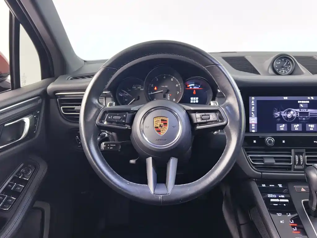Porsche Macan — миниатюра 9