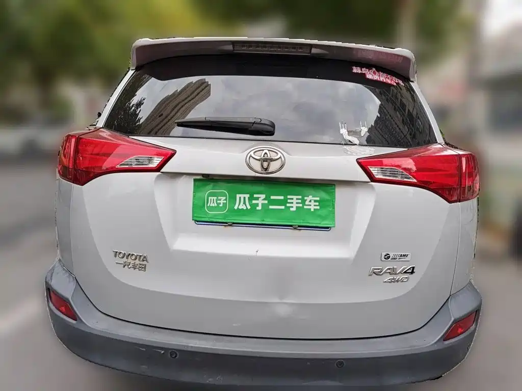 Toyota RAV4 — миниатюра 3