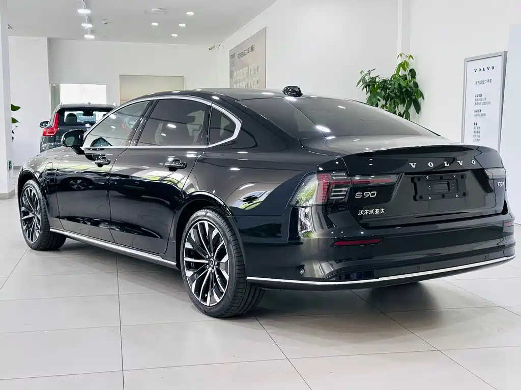 Volvo S90 2026 Luxury