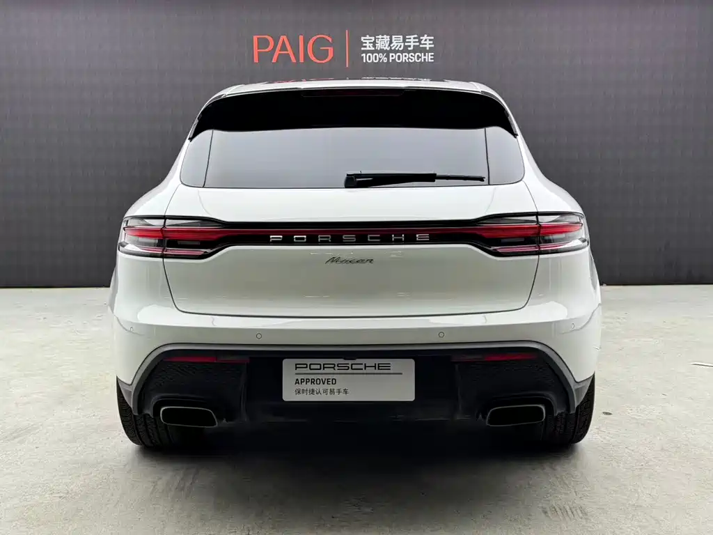 PORSCHE MACAN
