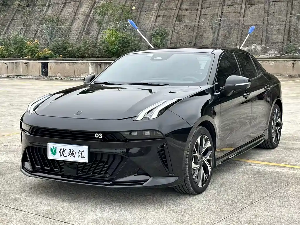 Lynk & Co 03