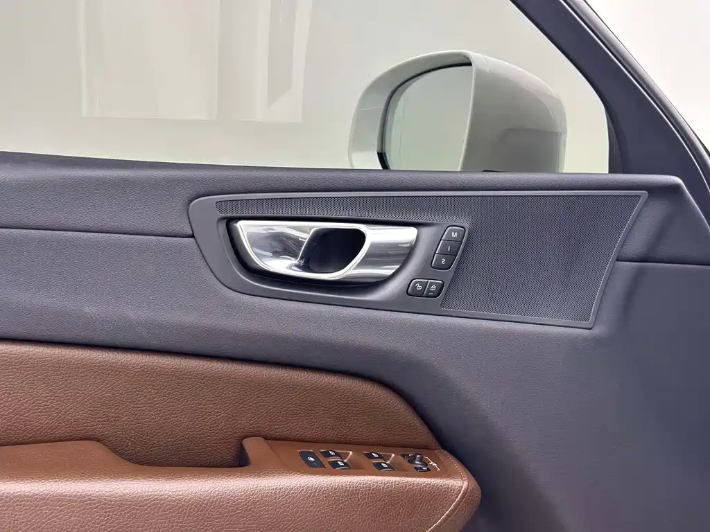 Volvo XC60 — миниатюра 10